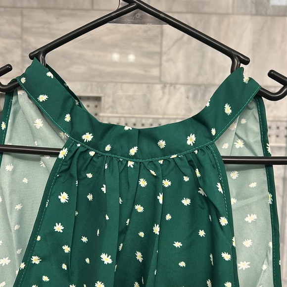 Pretty green print top - Picture 2 of 8
